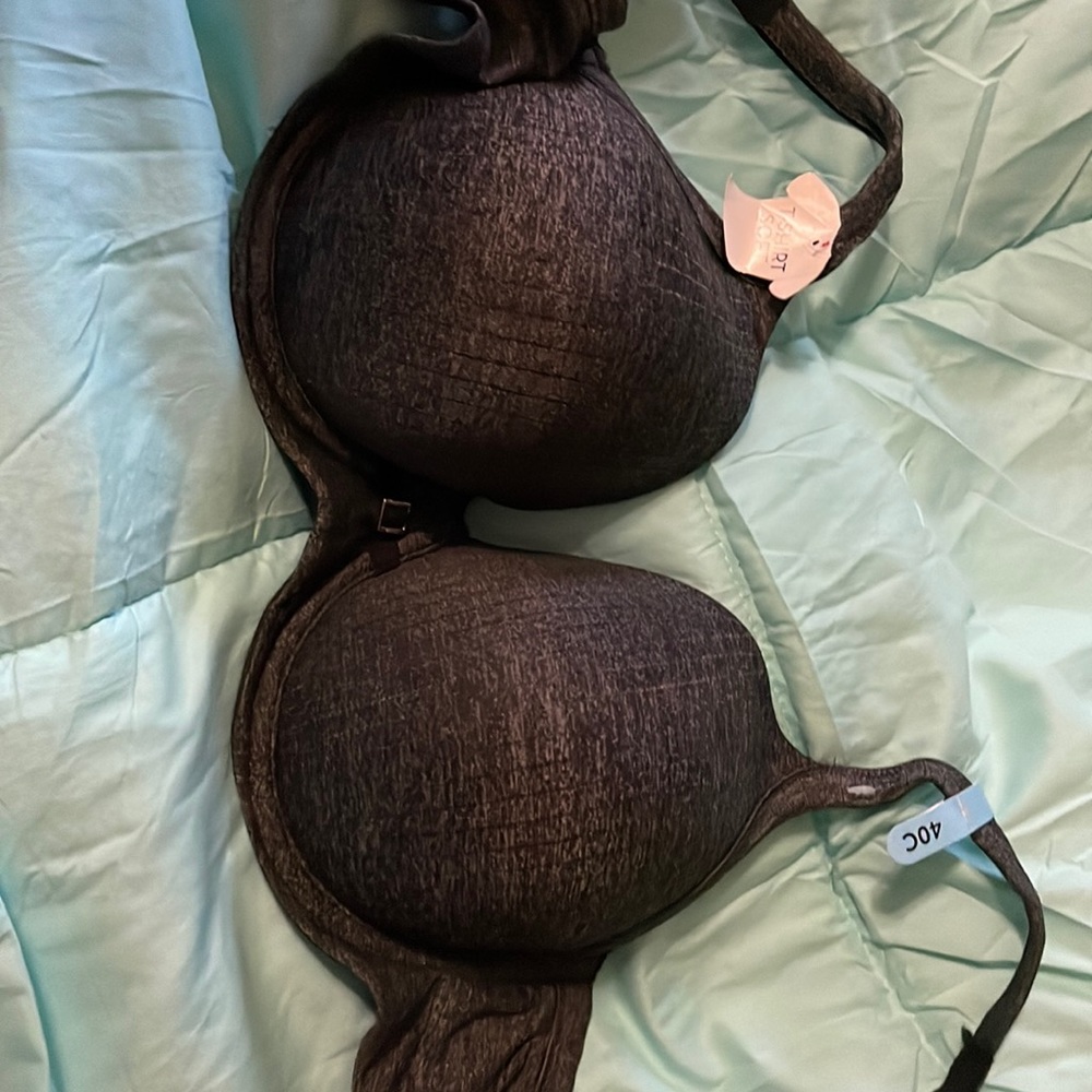 New Hanes T Shirt soft bra 40c with tags.